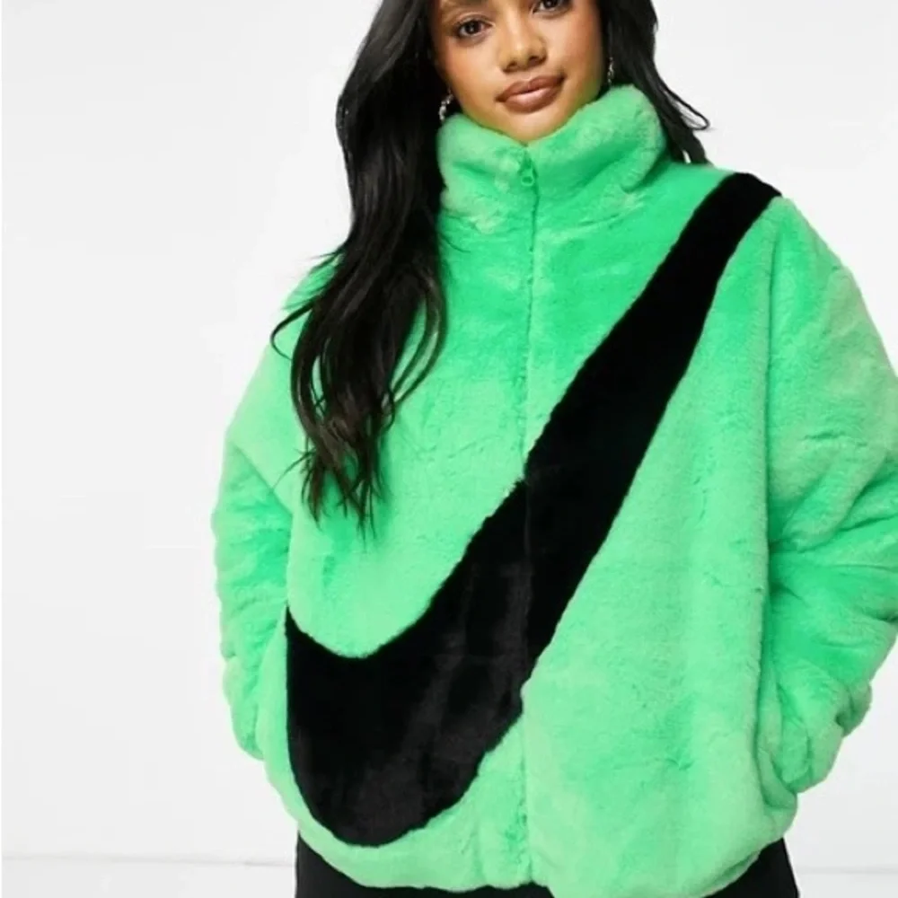 Nike Women Faux Fur Jacket ๐ Size M - Picture 1 of 6